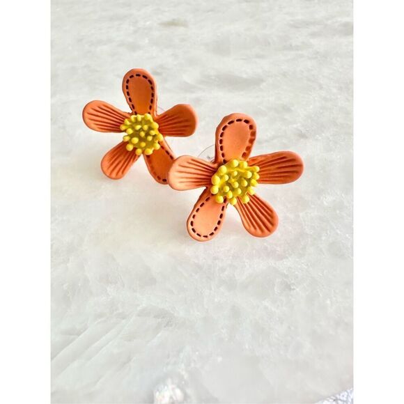 Warm Orange flower stud earrings - Picture 1 of 2
